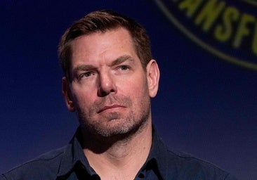 El demócrata Eric Swalwell renuncia a su escaño en Congreso de EE.UU. tras ser acusado por varias mujeres de agresión sexual