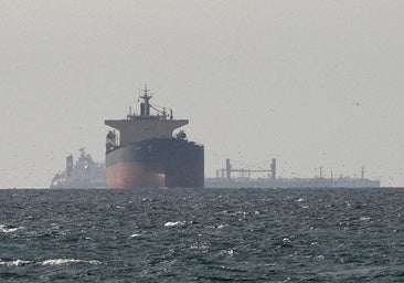 El bloqueo a Ormuz no impide el tránsito de buques vinculados a Irán