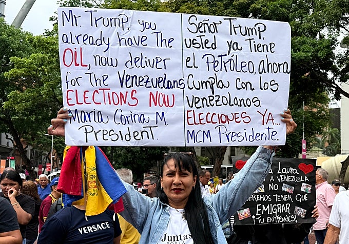 Una mujer reclama a Trump que impulse las elecciones en Venezuela