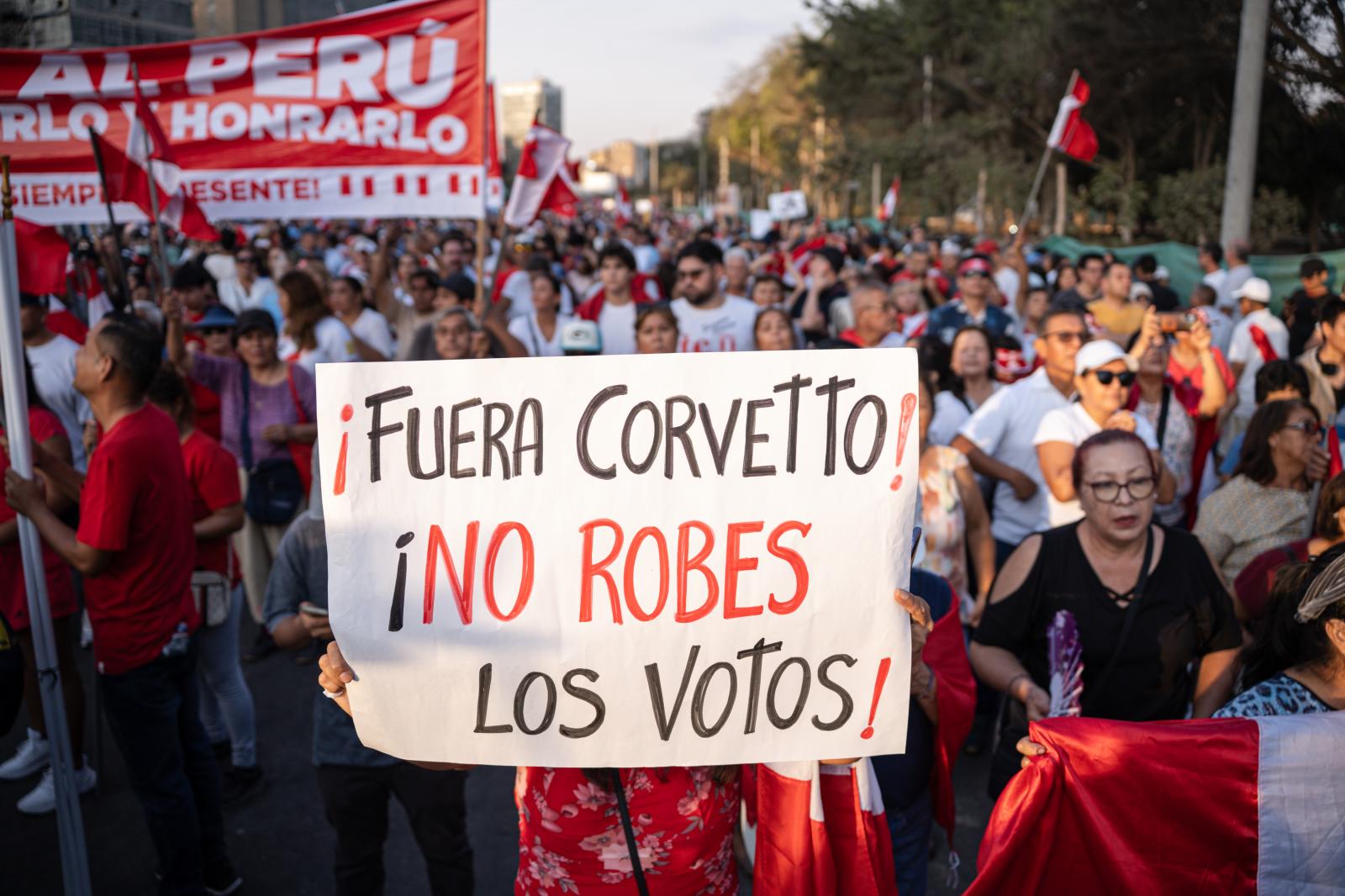 Dimite el Jefe de la Oficina de Procesos de Elecciones en Perú debido a graves problemas logísticos y operativos