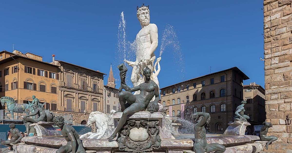 Una turista de despedida de soltera hace un reto sobre la fuente 'Biancone' de Florencia y le causa daños de 5.000 euros