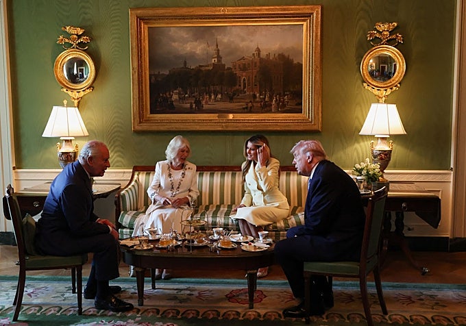Donald y Melania Trump ofrecieron un té en la Casa Blanca a sus invitados, el Rey Carlos III y la Reina Camila