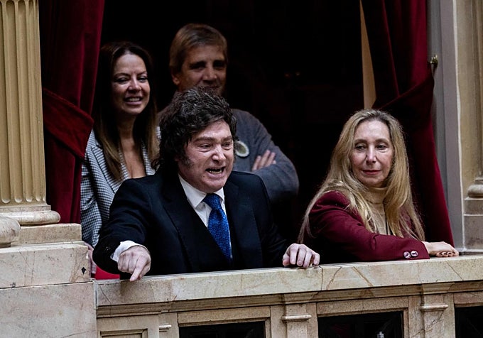 El presidente argentino, Javier Milei, ha acudido al Congreso para apoyar a su jefe de Gabinete.
