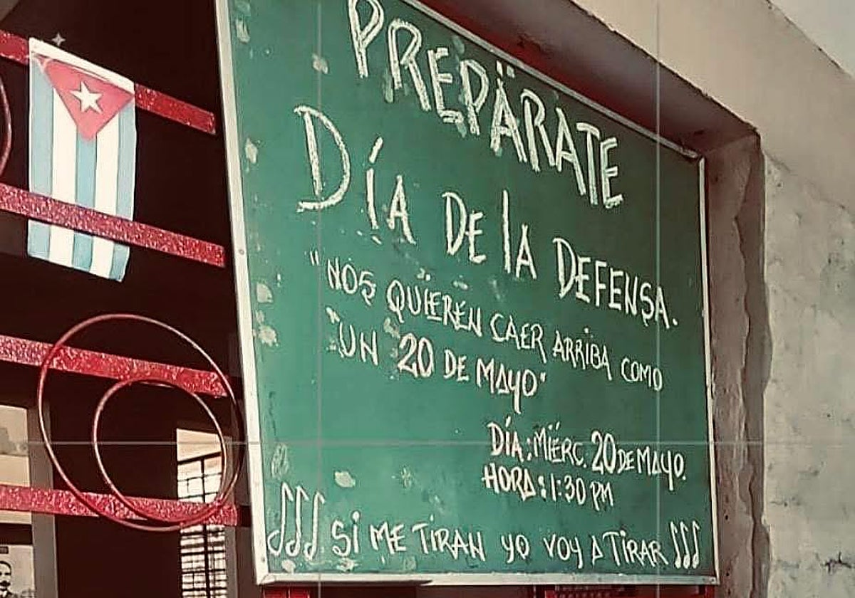 Pizarra en una escuela cubana donde se arenga a los niños a defender Cuba
