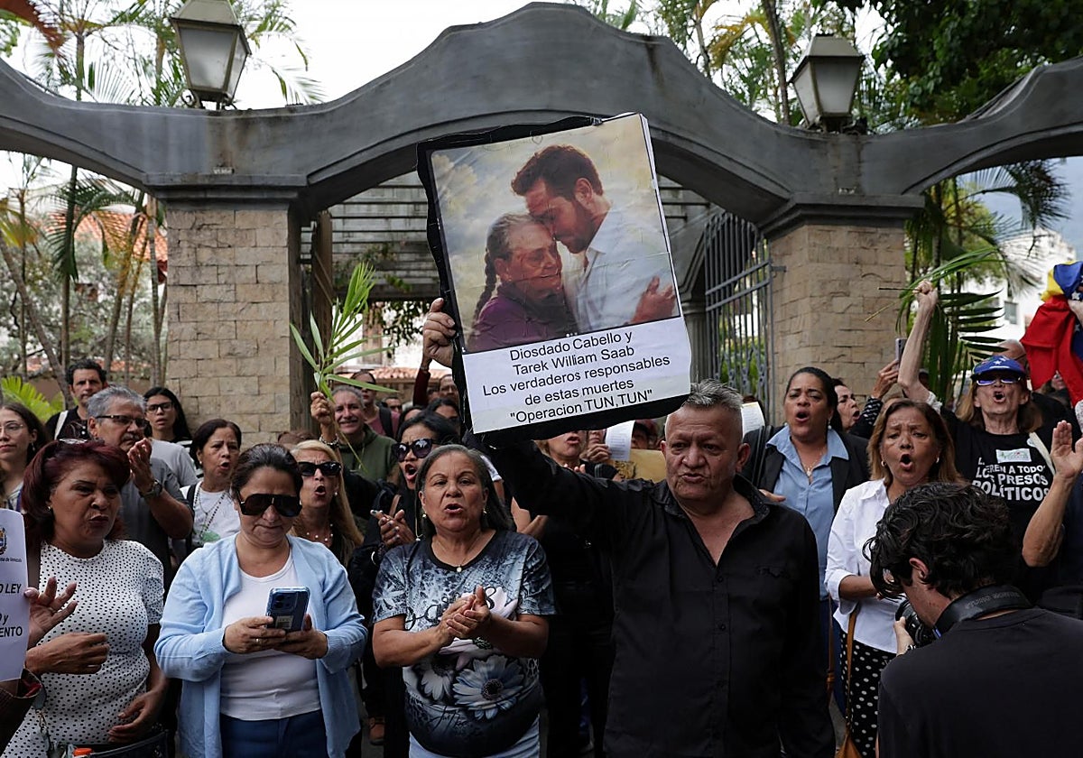 Funeral de Carmen Teresa Navas, quien falleció diez días después de descubrir que su hijo, que estaba desaparecido, había muerto bajo custodia policial.