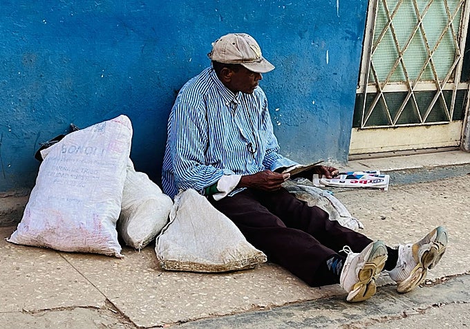 La miseria reina en Cuba en medio del colapso del régimen castrista.