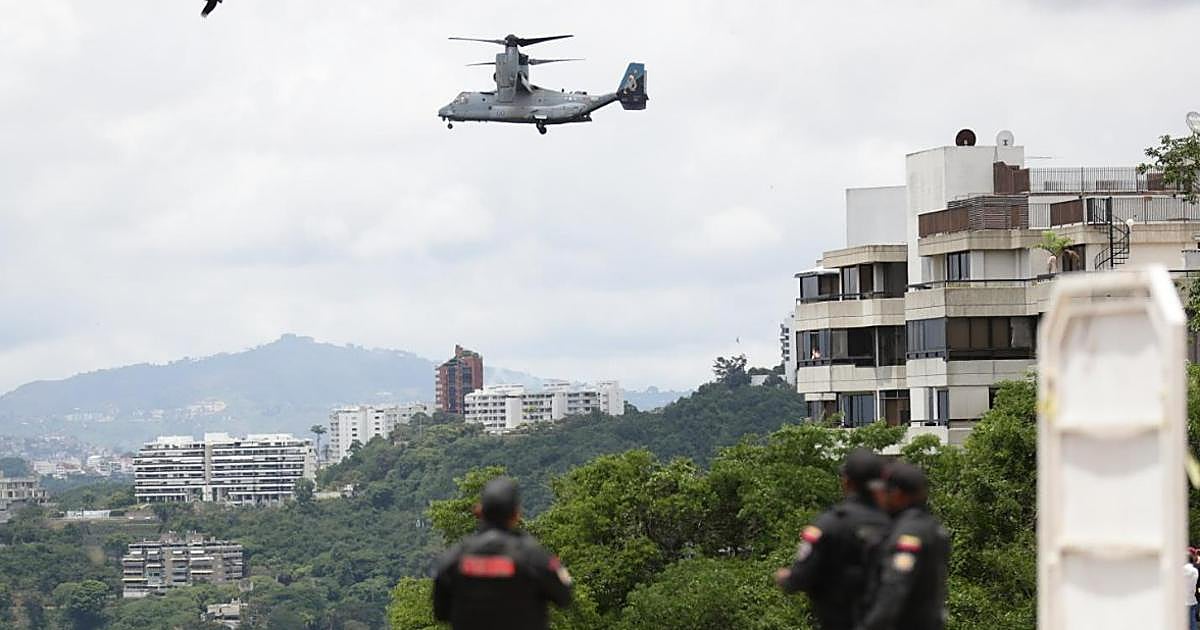 Dos aeronaves militares de EE.UU. para asaltos de combate sobrevolaron a Caracas