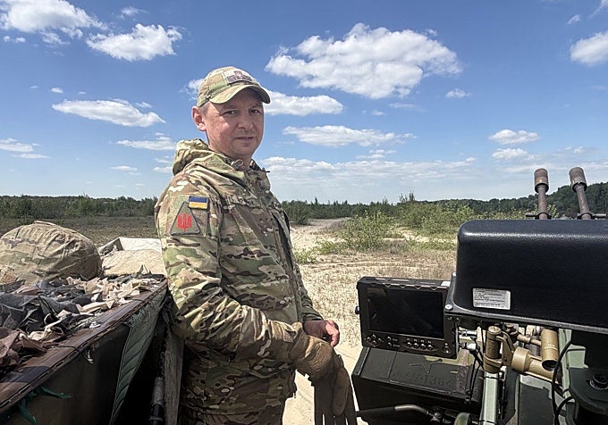 Polosiuk, artillero del cañón de la época soviética que usa contra los drones rusos.