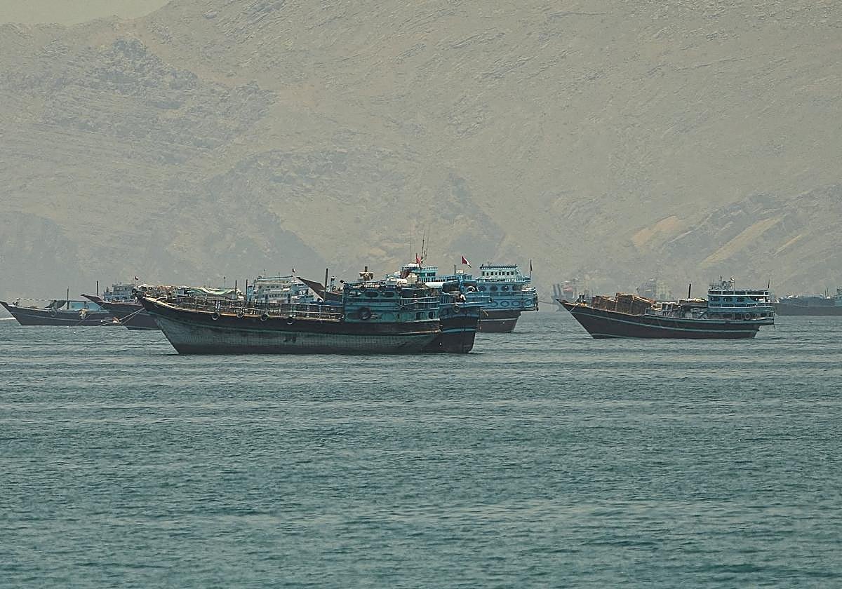 Buques anclados en el estrecho de Ormuz