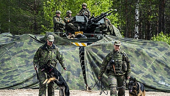 Finlandia, mediador de paz en primera línea de guerra