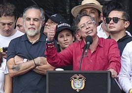Petro lanza 'in extremis' una batería de medidas populistas para impulsar la victoria de Cepeda en la primera vuelta en Colombia