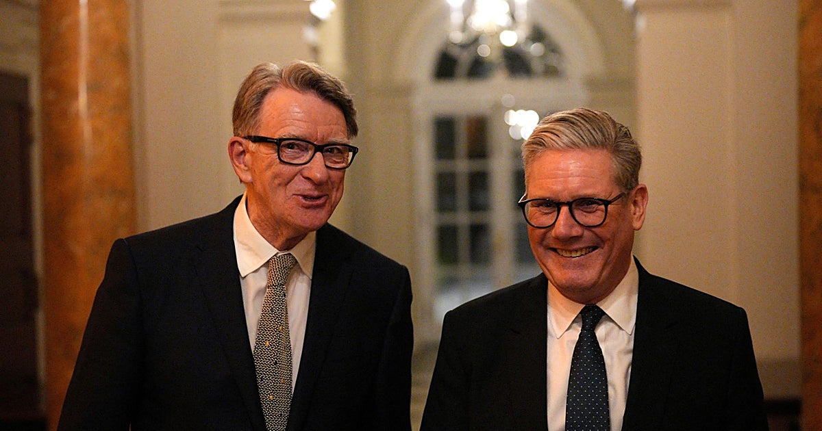 El Gobierno británico publica mil páginas sobre la controvertida labor de Mandelson