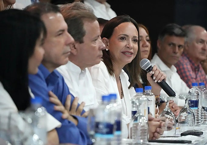 Reunión en Panamá de opositores, liderada por María Corina Machado, en el centro, que estuvo acompañada por Leopoldo López (segundo, por la derecha), Juan Pablo Guanipa (tercero por la izquierda) y Antonio Ledezma (primero, por la derecha), entre otros