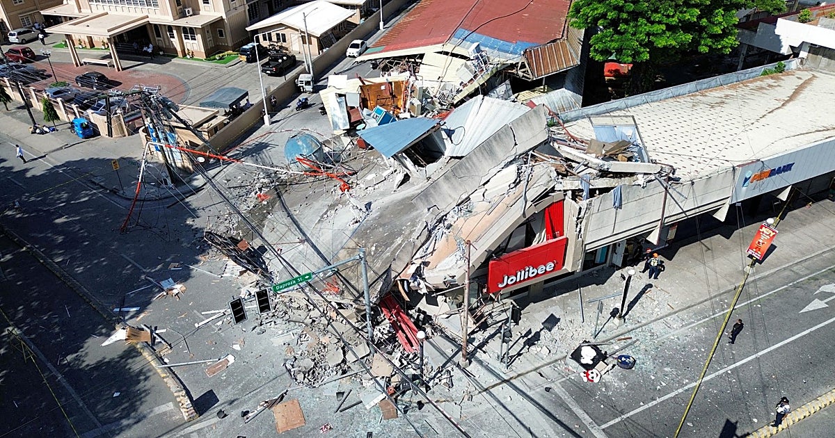 Filipinler'de 7,8 büyüklüğündeki depremde en az üç kişi öldü