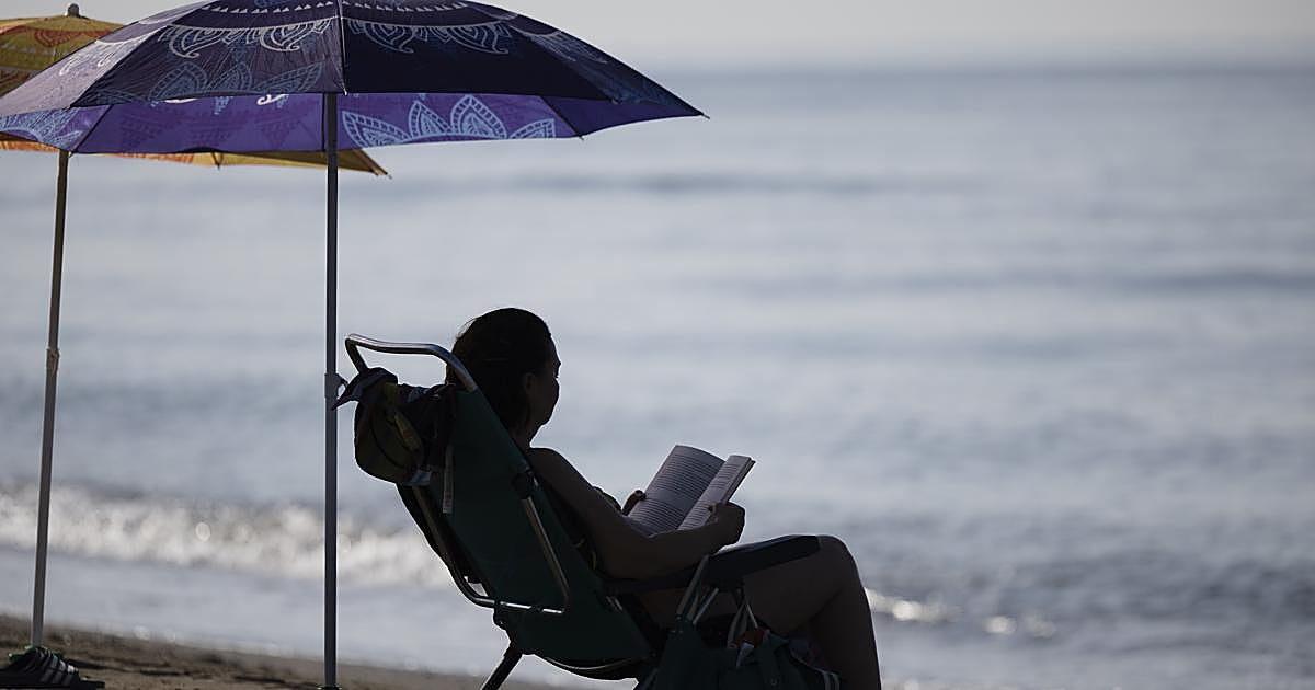 Una playa de Cerdeña prohíbe las sombrillas para personas en