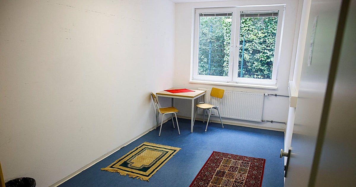 Berlin, yeni AB normuna uygun havaalanı hızlı iltica merkezini açtı