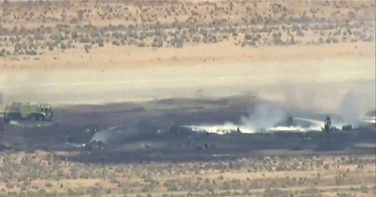 ABD'ye ait B-52 bombardıman uçağı Kaliforniya'da düştü: 8 mürettebat öldü