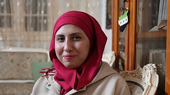 La bloguera Tal al Mallohi, en su casa en la ciudad siria de Homs.