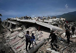 La búsqueda de los desaparecidos en Venezuela: «No están fuera, lo más probable es que sigan aún en el edificio»