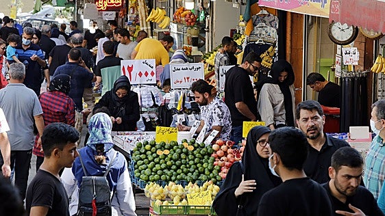 Los iraníes dudan que el levantamiento de sanciones vaya a mejorar su economía