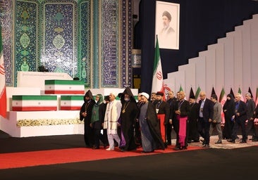 El régimen iraní celebra su supervivencia en el funeral de Jamenei
