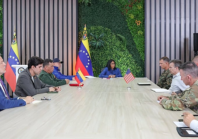 Diosdado Cabello, con Delcy Rodriguez y los enviados de EE.UU. en Caracas.