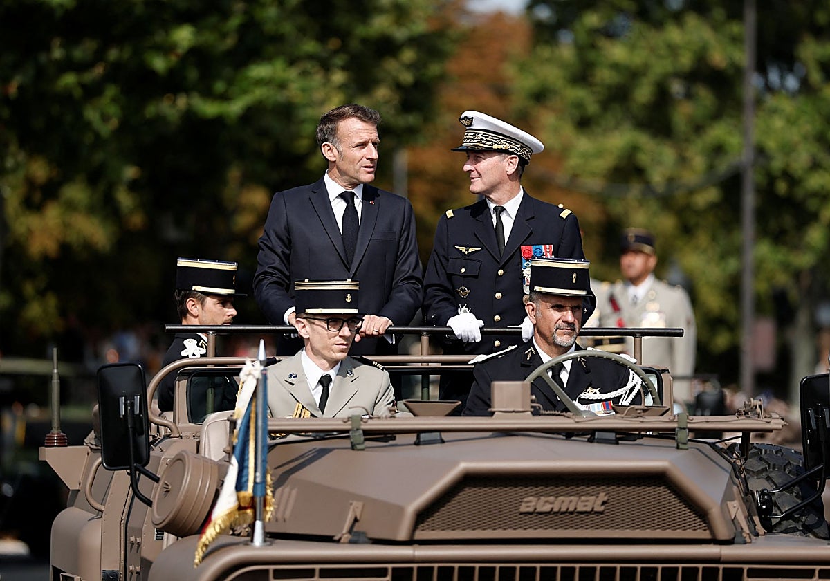 Francia presume de liderazgo europeo y poderío militar en el último 14 de julio de Macron