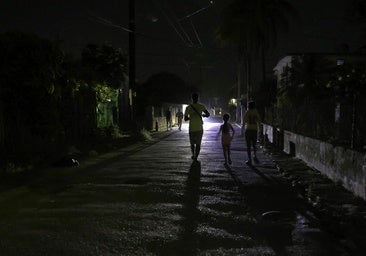 Cuba sufre su tercer apagón total en ocho días por la falta de petróleo