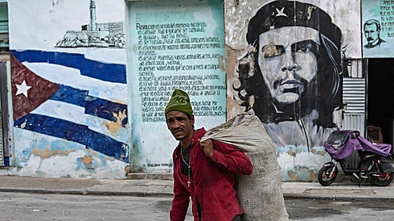 El régimen cubano busca oxígeno con reformas rápidas para contentar a Trump