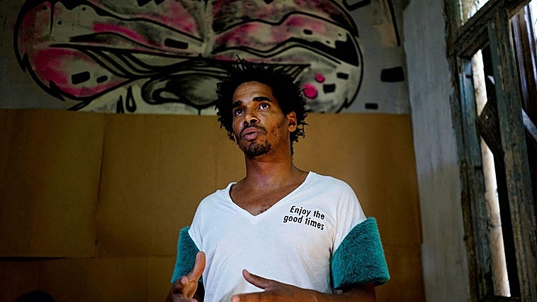 El régimen de Cuba destierra al artista y preso político Luis Manuel Otero Alcántara