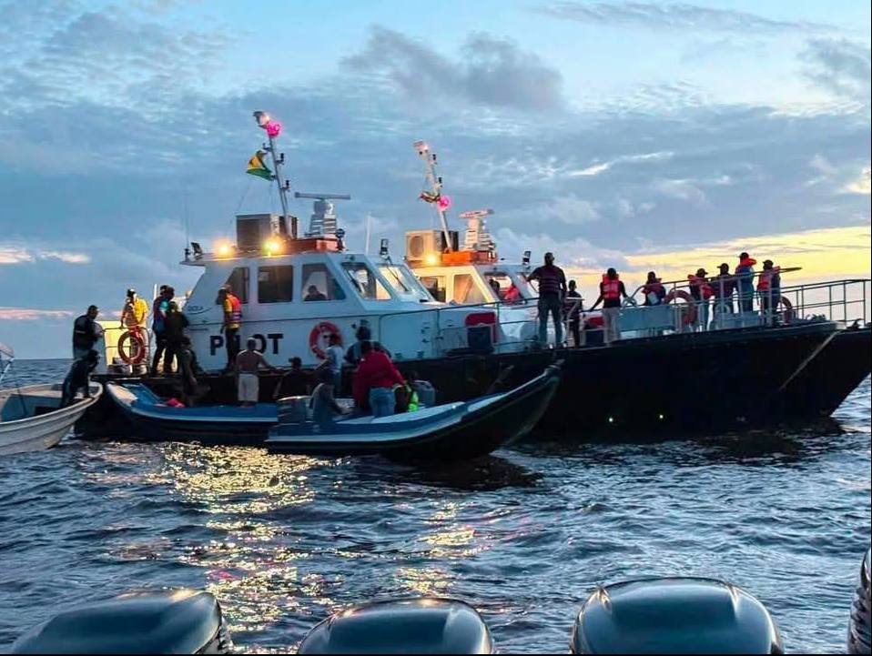 Recuperan al menos 27 cadáveres tras el hundimiento de un ferry frente a las costas de Guyana