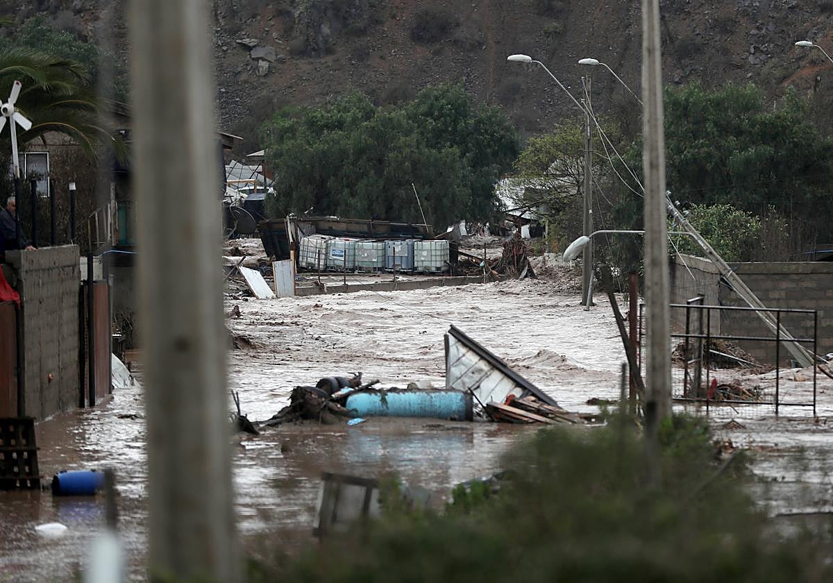 Un fuerte temporal deja al menos 13 muertos y 60.000 personas aisladas en Chile