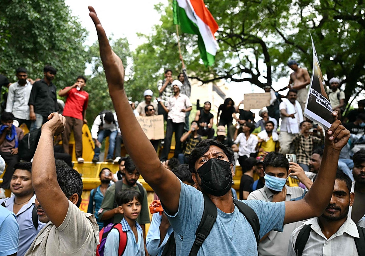 Las 'cucarachas' de la India: de broma viral a desafío político