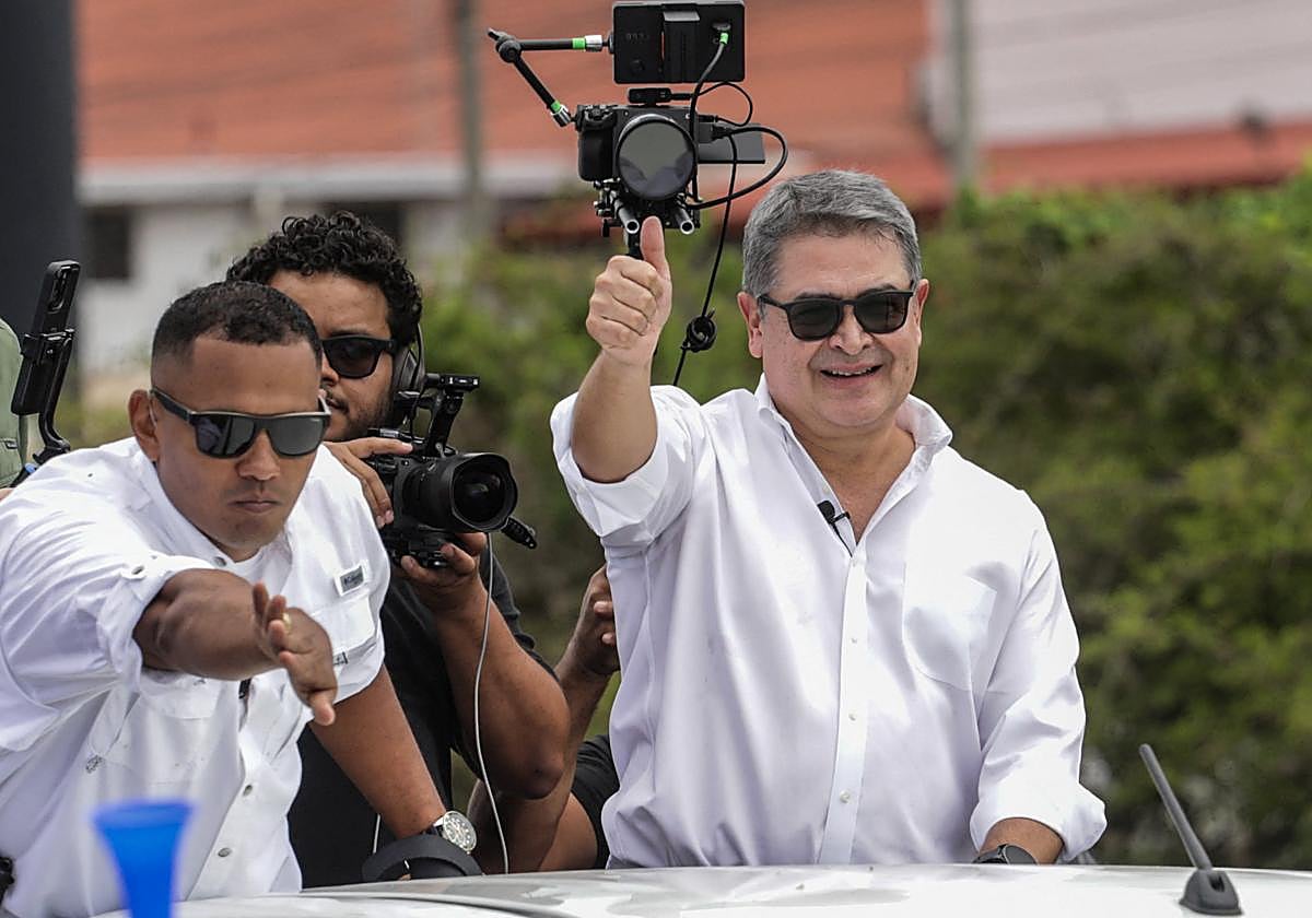 El expresidente hondureño condenado por narcotráfico regresa al país tras ser indultado por Trump