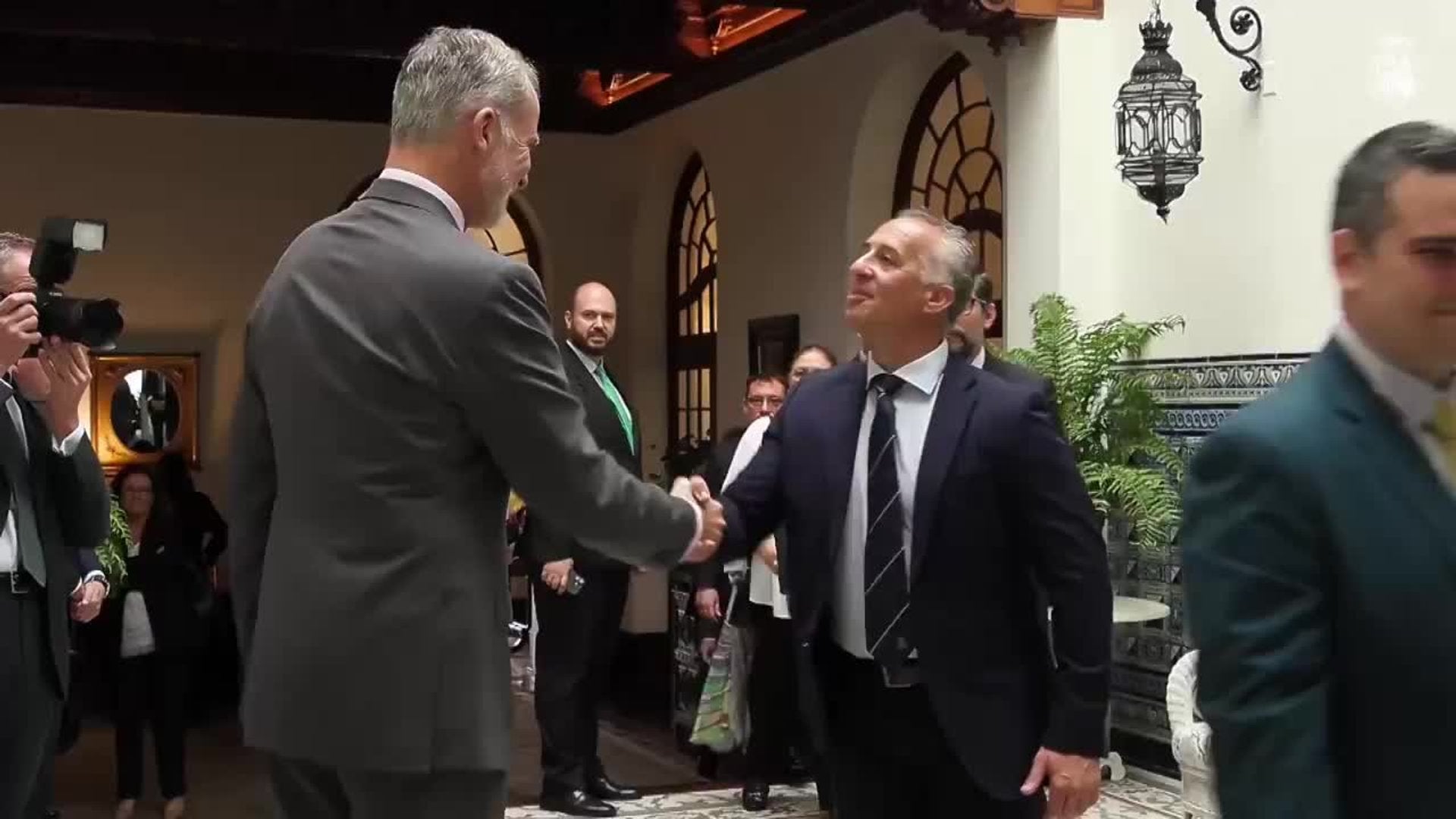 Felipe VI se reúne con la comunidad española en Perú previo a la investidura de Keiko Fujimori