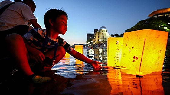 Japón recuerda la bomba atómica de Hiroshima en pleno debate sobre las armas nucleares