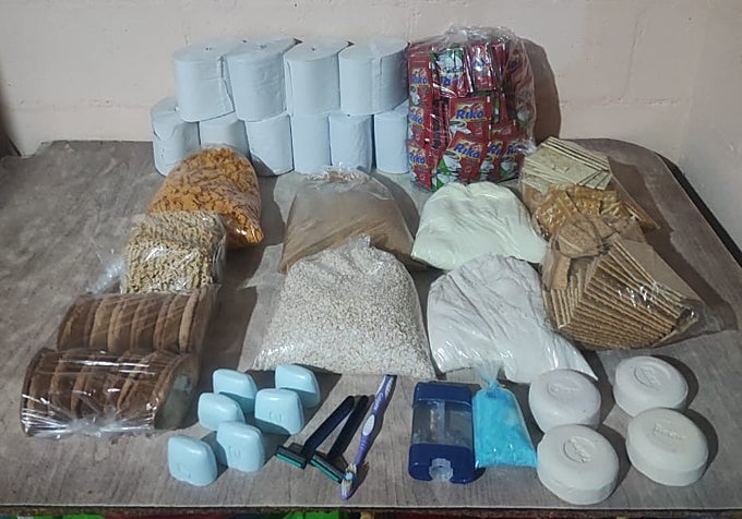 Productos de primera necesidad que la familia de Emerson le enviaba a la cárcel