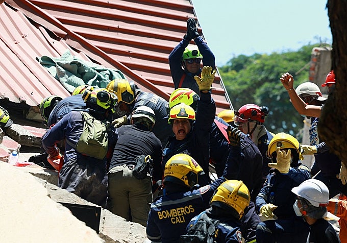 Labores de rescate en Cali.