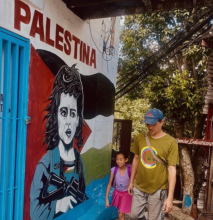 Mural en favor de palestina en el barrio 23 de enero colectivo la Piedrita