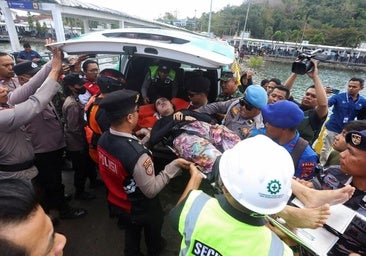 Muere una mujer en el incendio de un ferri en Bali con más de 170 personas a bordo
