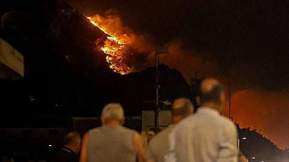 Un muerto y al menos 40 heridos en un incendio forestal en la turística ciudad de Omis (Croacia)