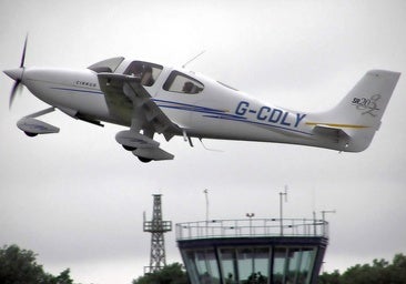 Un avión de la Fuerza Aérea francesa se estrella en Salon-de-Provence durante un entrenamiento