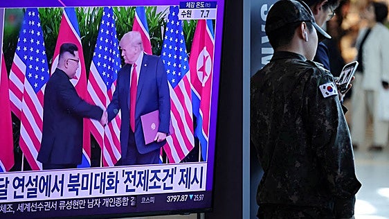 Trump insinúa contactos con Kim Jong-un tras reducir los ejercicios militares con Seúl