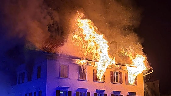 Un incendio en un bloque de pisos deja cinco desaparecidos y ocho heridos en Suiza