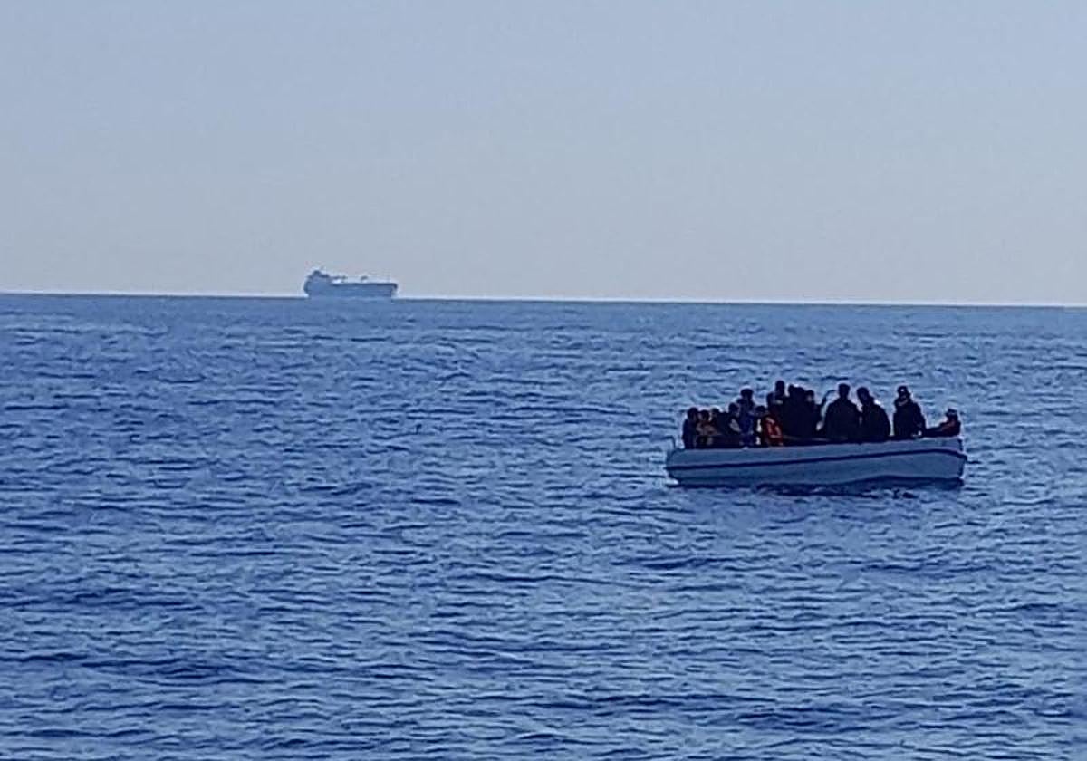 Túnez recupera los cuerpos de once de los inmigrantes desaparecidos en el hundimiento de una patera