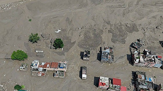 Camino al monte Kailash: cientos de peregrinos, víctimas por la catástrofe en el Himalaya