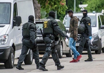 Alemania coordina con representantes talibanes el regreso de miles de afganos a su país