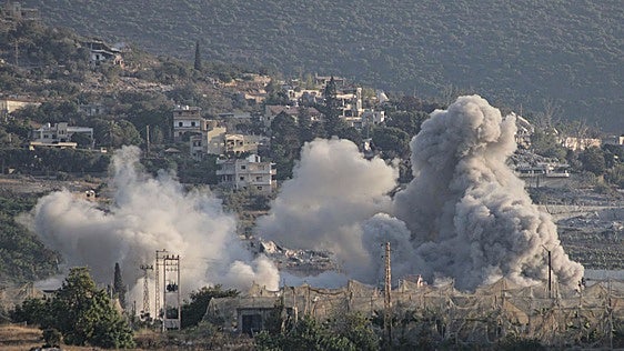Israel aplica una política de tierra quemada y fósforo blanco en el sur libanés