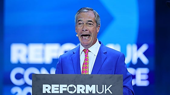 Un nuevo escándalo acorrala a Farage durante el congreso anual de Reform UK