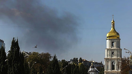 Un dron ruso golpea la sede de la agencia de Inteligencia ucraniana en Kiev